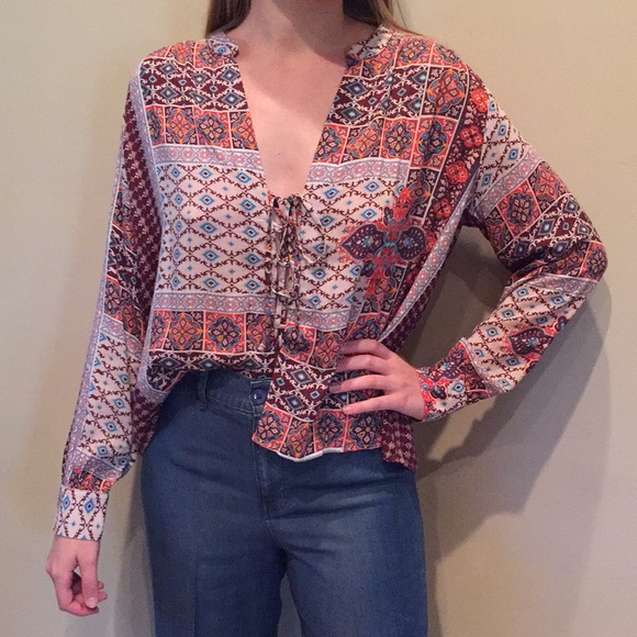 Flynn Skye Get Away Blouse Lace Front Blouse NWT - Picture 2 of 8